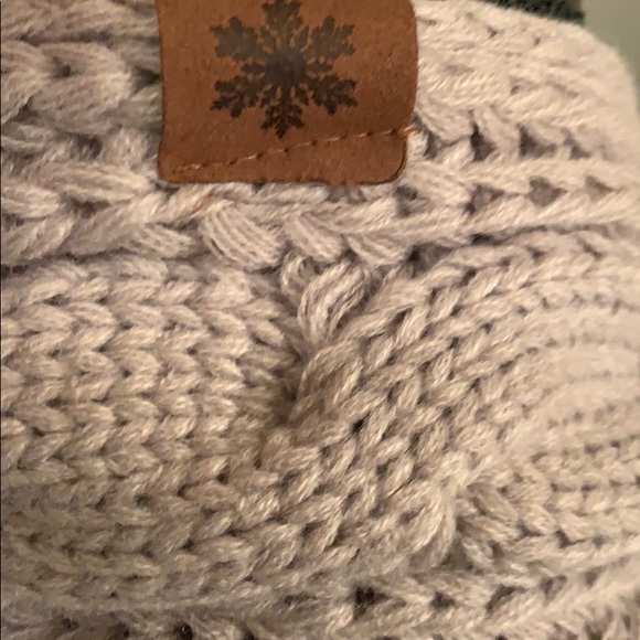 ❄️ 🧣 Women’s Winter Infinity Scarf & Ponytail Beanie Set 🧣 ❄️ - Picture 9 of 14